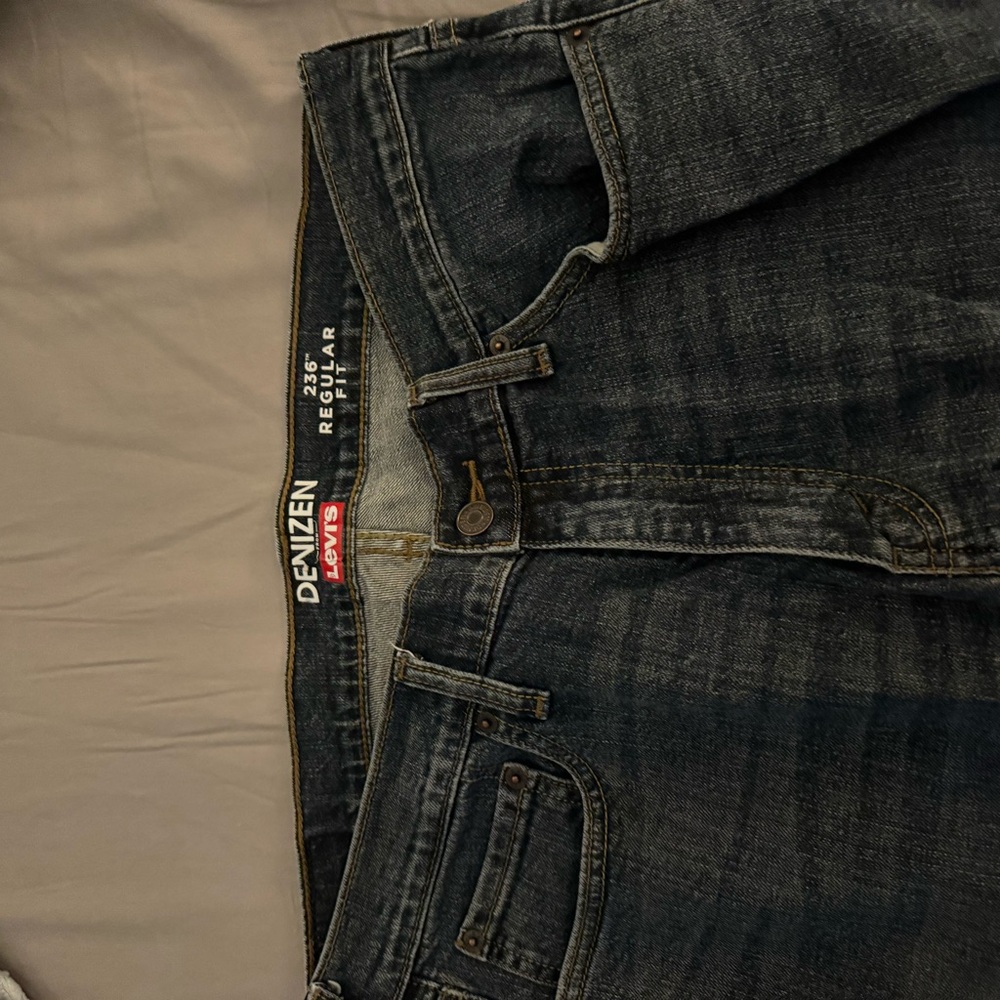 Denizen by Levi’s jeans. Regular fit